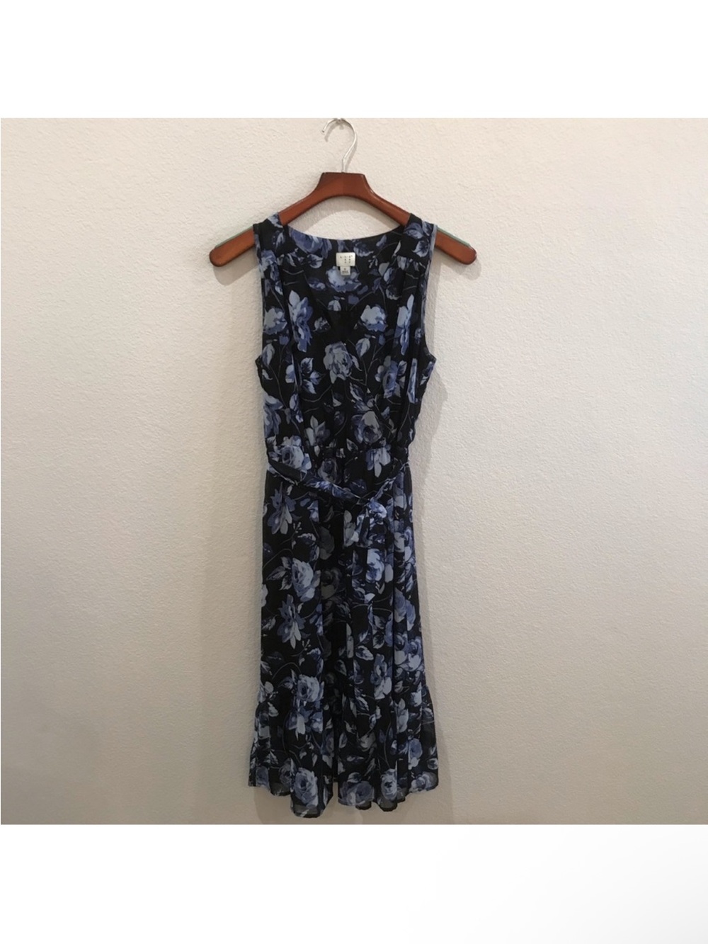 a new day Black and Blue Floral V-Neck Sleeveless Midi Dress - Picture 3 of 7
